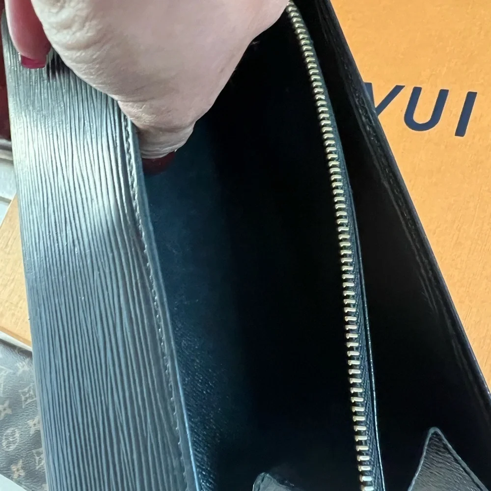 Authentic LV epic leather Sarah wallet